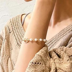 Faux pearl delicate bracelet